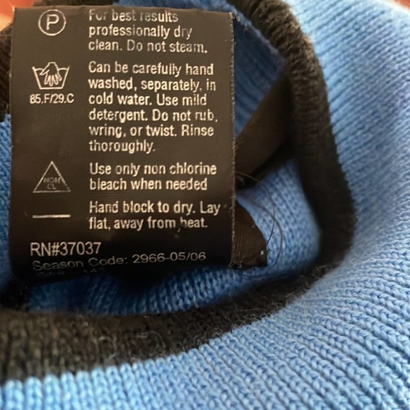 Obermeyer Signature Blue White Snowflake Ski Sweater - Picture 6 of 6